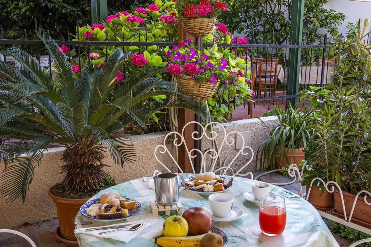 B&B Hotel Costa Azzurra Spotorno Eksteriør billede