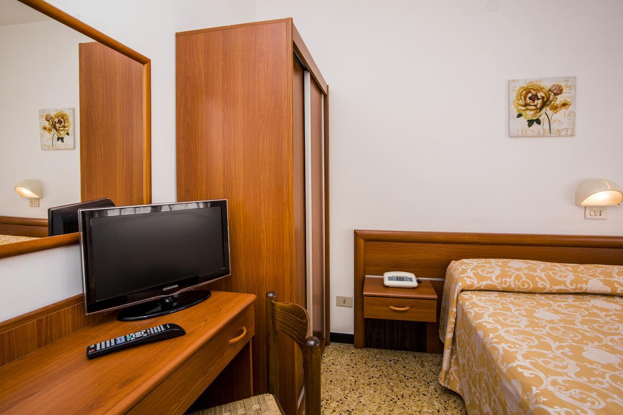 B&B Hotel Costa Azzurra Spotorno Eksteriør billede